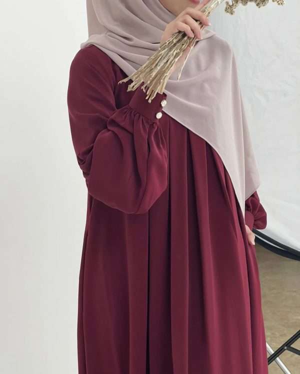 Pleated abaya