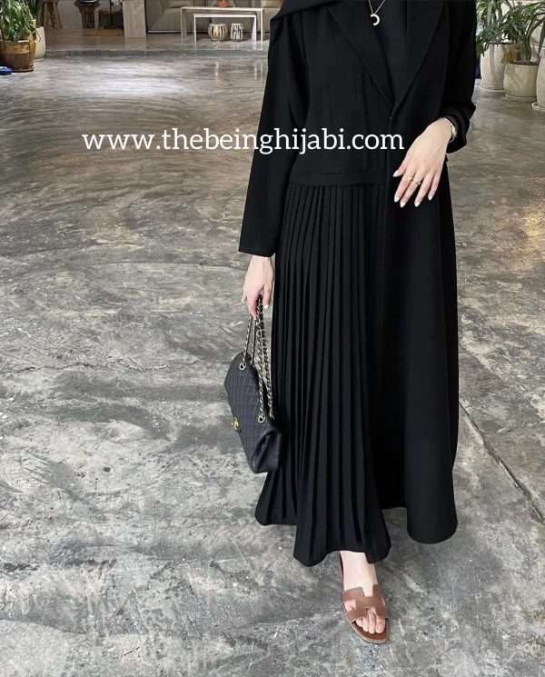 Pleated abaya